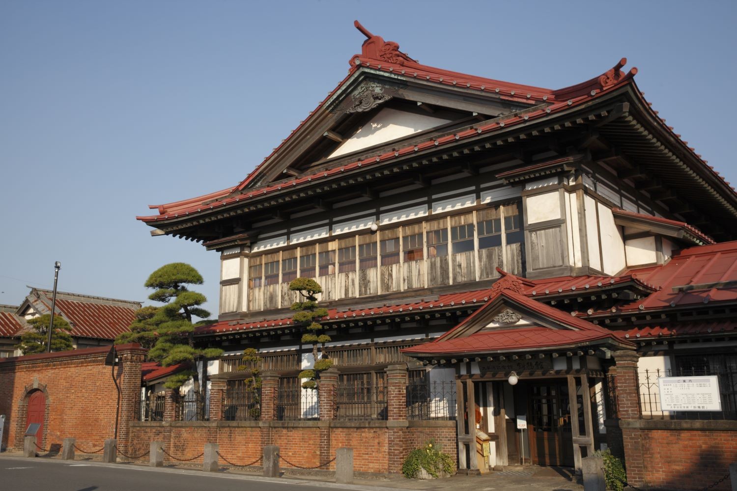 津軽の人気観光地！「立佞武多の館」「太宰治記念館斜陽館」「津軽三味線会館」「高山稲荷神社」